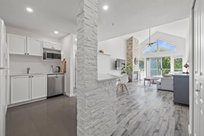 Kitchen Island Photo of 407 33478 Roberts Avenue, Abbotsford, BC