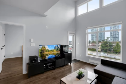 PH5 5248 Grimmer Street, Burnaby, BC, Burnaby — Apartment/Condo for sale