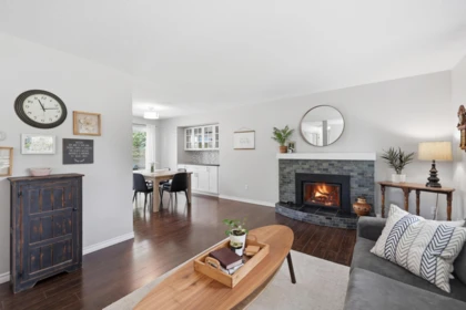 Kitchen Island Photo of 34661 Elliot Avenue, Abbotsford, BC