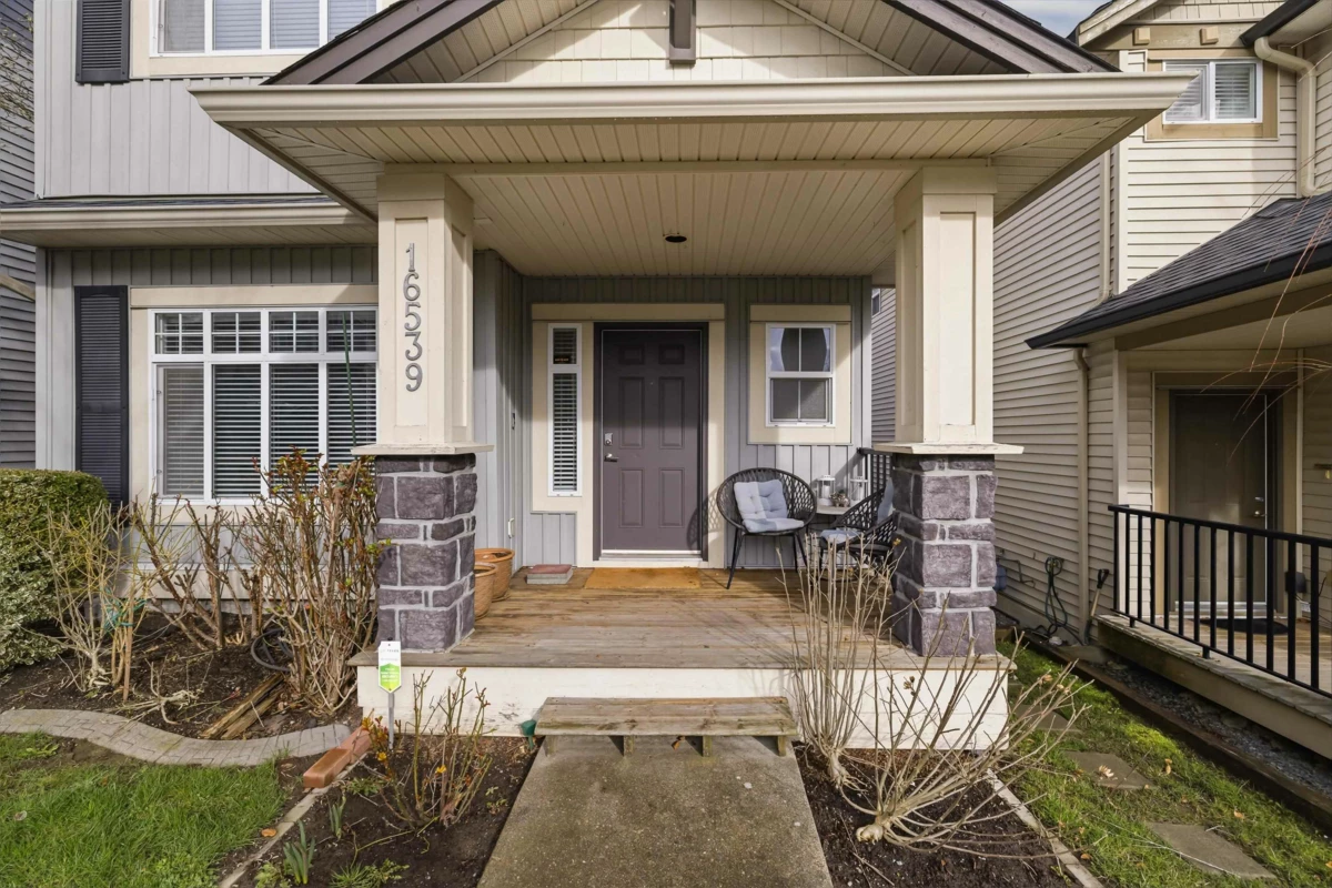 Living Room Photo of 16539 59a Avenue, Surrey, BC