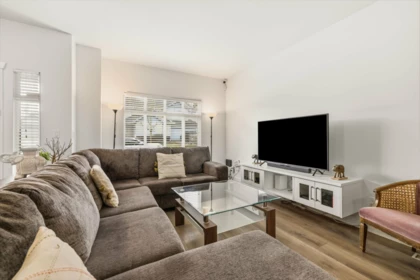 Kitchen Island Photo of 16539 59a Avenue, Surrey, BC
