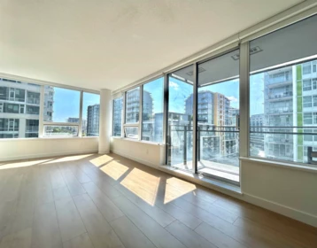 Walk-In Closet Photo of 1003 8833 Hazelbridge Way, Richmond, BC