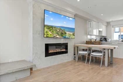 Kitchen Island Photo of 10 16511 Watson Drive, Surrey, BC
