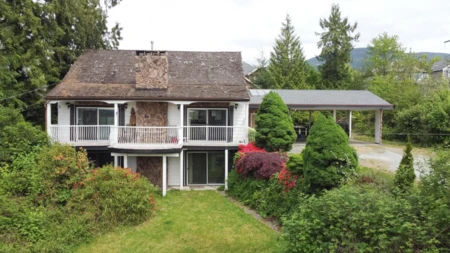 Family Room Photo of 3417 E Roxton Avenue, Coquitlam, BC