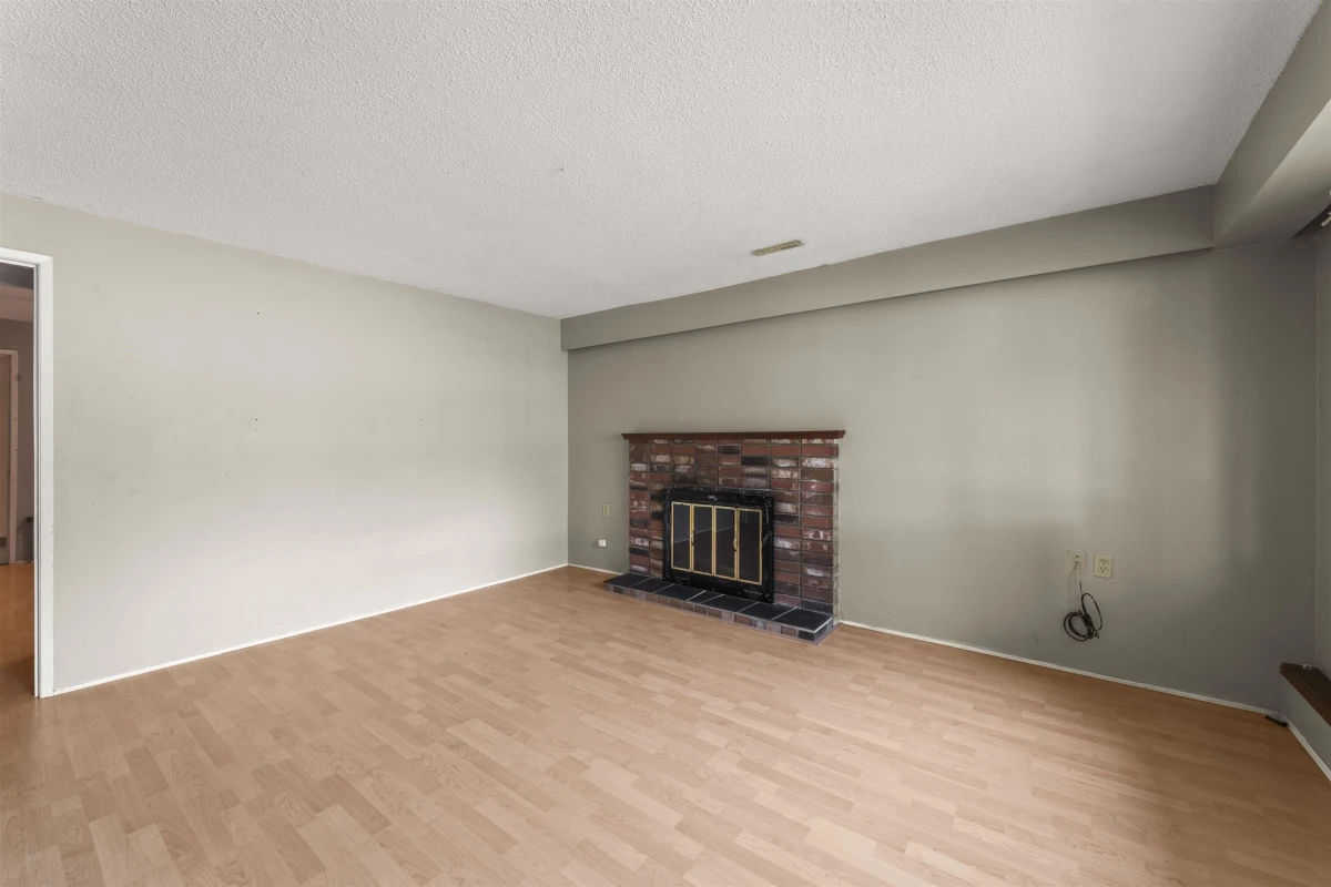 Living Room Photo of 2514 E 49th Avenue, Vancouver, BC