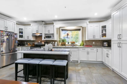 Kitchen Island Photo of 23995 121 Avenue, Maple Ridge, BC