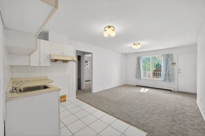 Hallway Photo of 330 Wood Street, New Westminster, BC