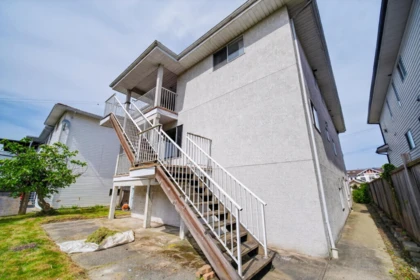 Hot Tub / Spa Photo of 330 Wood Street, New Westminster, BC