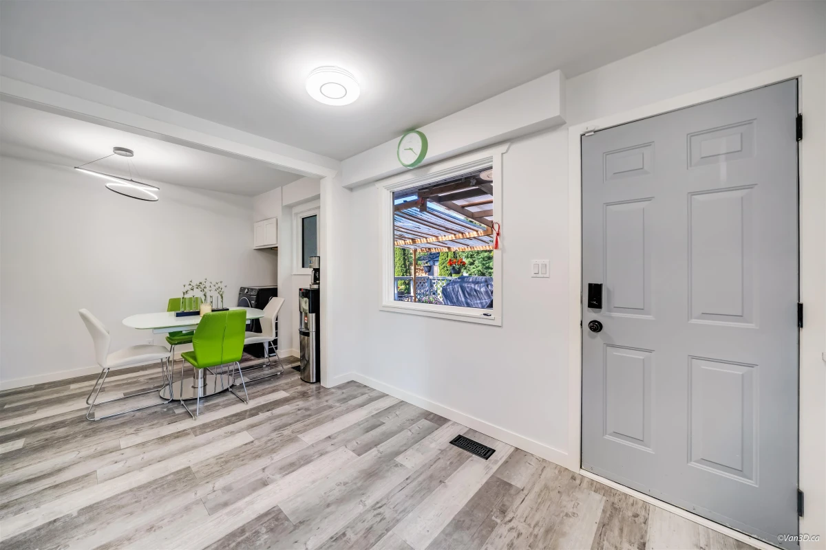 Dining Area Photo of 890 Westwood Street, Coquitlam, BC