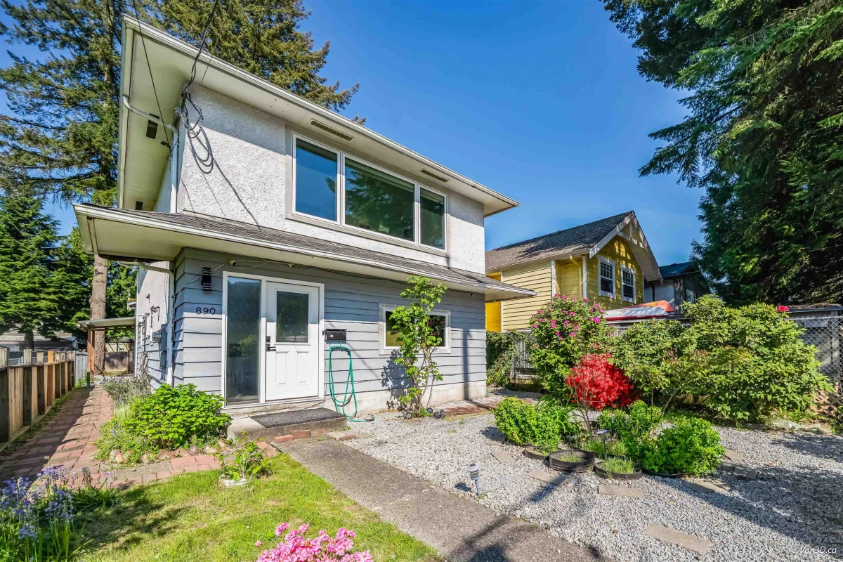 Family Room Photo of 890 Westwood Street, Coquitlam, BC