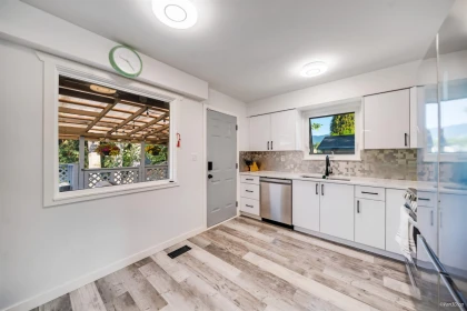 Kitchen Island Photo of 890 Westwood Street, Coquitlam, BC