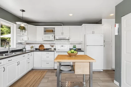 Kitchen Island Photo of 1390 Eagle Cliff Road, Bowen Island, BC