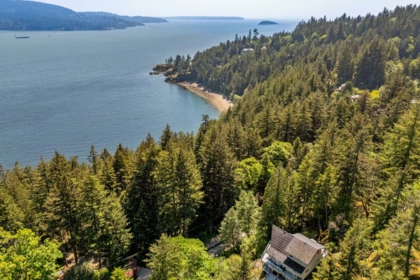 Mudroom Photo of 1390 Eagle Cliff Road, Bowen Island, BC