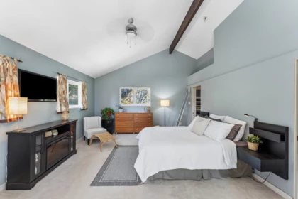 Primary Bedroom Photo of 1390 Eagle Cliff Road, Bowen Island, BC