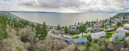 Garden / Landscaping Photo of 14523 Magdalen Avenue, White Rock, BC