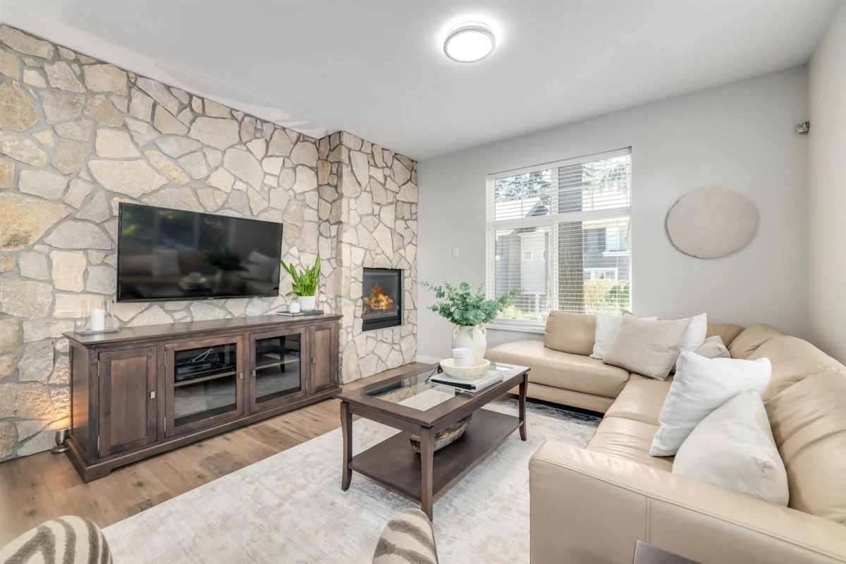 Family Room Photo of 19 253 171 Street, Surrey, BC