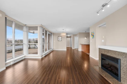 Kitchen Island Photo of 2904 2225 Holdom Avenue, Burnaby, BC