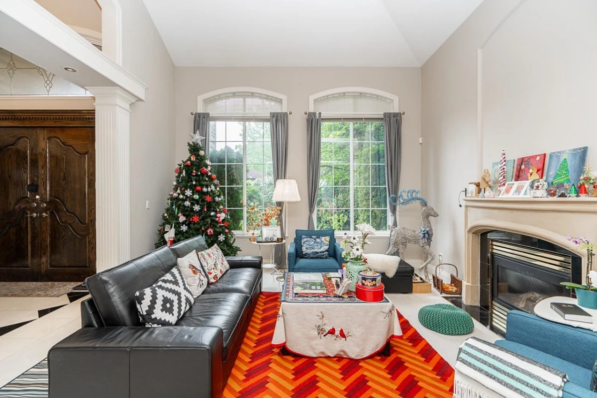 Living Room Photo of 16337 113b Avenue, Surrey, BC
