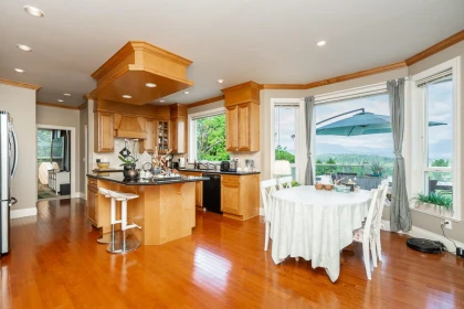 Kitchen Island Photo of 16337 113b Avenue, Surrey, BC