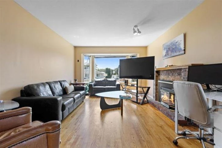 Family Room Photo of 14271 67 Avenue, Surrey, BC