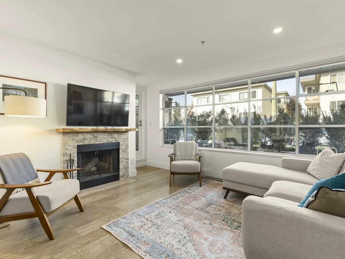 Living Room Photo of 102 2287 W 3rd Avenue, Vancouver, BC