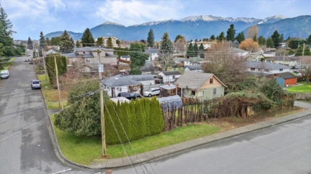 Swimming Pool Photo of 46297 Gore Avenue, Chilliwack, BC