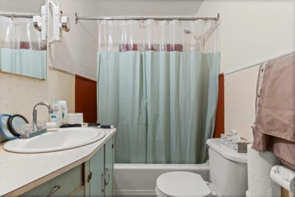 Walk-In Closet Photo of 46297 Gore Avenue, Chilliwack, BC