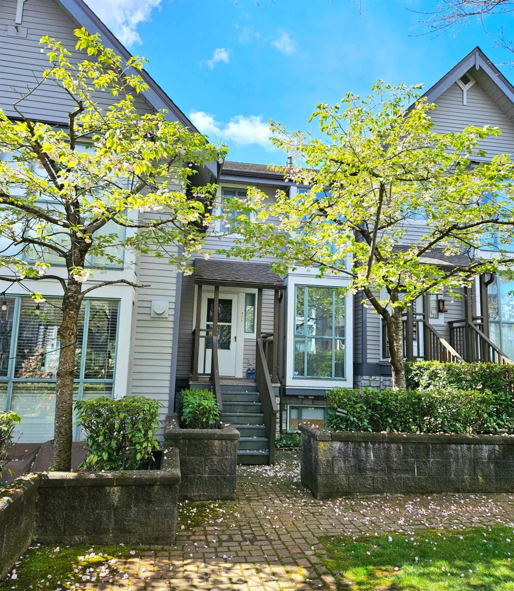 Living Room Photo of 4875 Duchess Street, Vancouver, BC