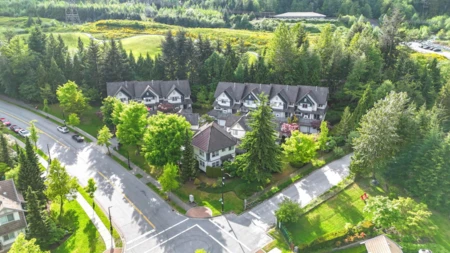 Front Yard Photo of 5 2382 Parkway Boulevard, Coquitlam, BC