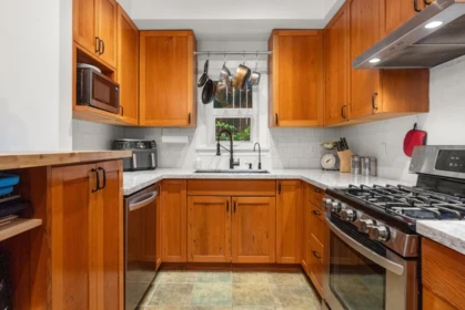 Powder Room Photo of 357 W 11th Avenue, Vancouver, BC