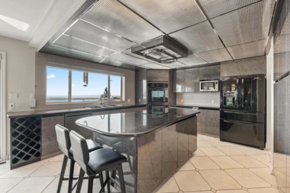 Kitchen Island Photo of 1114 Millstream Road, West Vancouver, BC