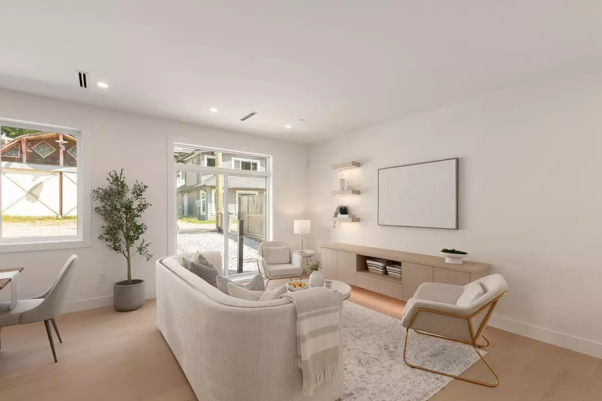 Dining Area Photo of 4 3635 Turner Street, Vancouver, BC