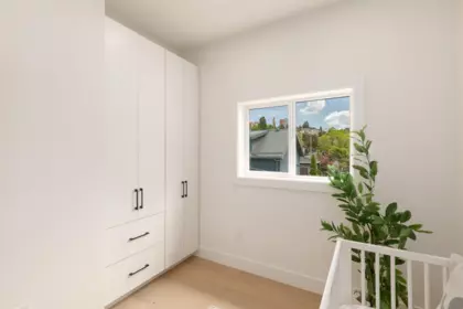Entry Foyer Photo of 4 3635 Turner Street, Vancouver, BC