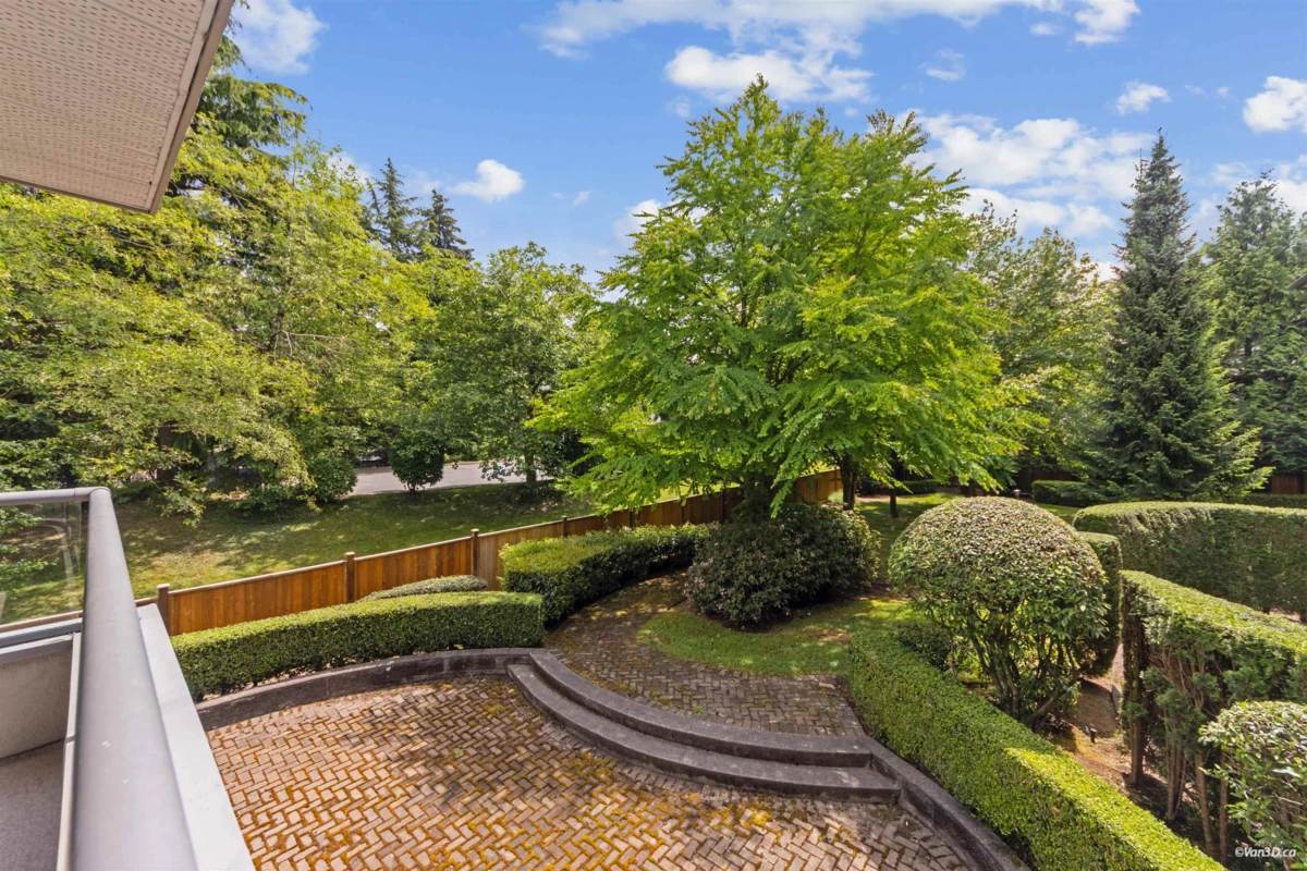 Family Room Photo of 206 7475 138 Street, Surrey, BC