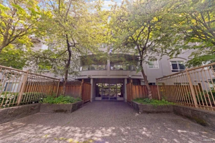 Front Yard Photo of 206 7475 138 Street, Surrey, BC