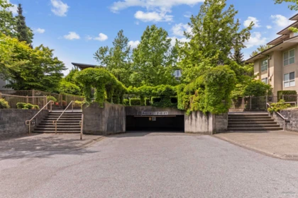 Garden / Landscaping Photo of 206 7475 138 Street, Surrey, BC