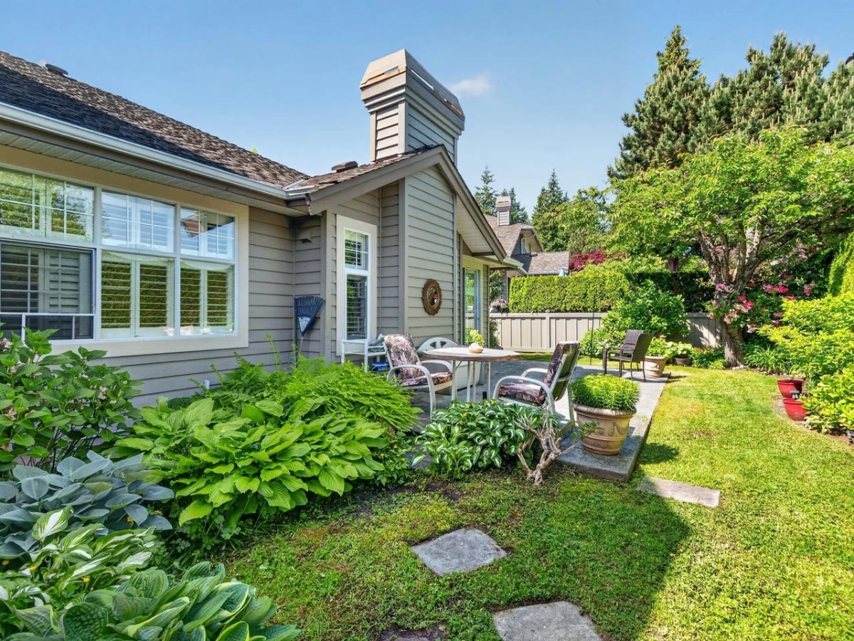Family Room Photo of 7 15020 27a Avenue, Surrey, BC