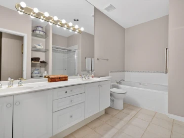 Entry Foyer Photo of 7 15020 27a Avenue, Surrey, BC