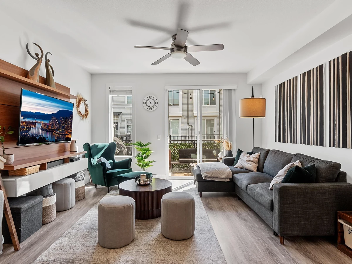 Family Room Photo of 6 9688 162a Street, Surrey, BC