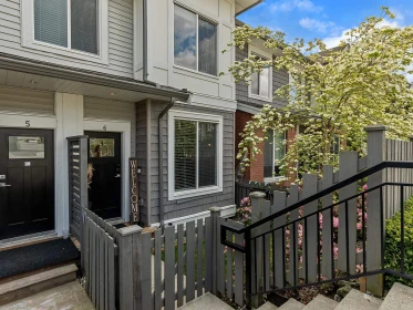 Front Yard Photo of 6 9688 162a Street, Surrey, BC