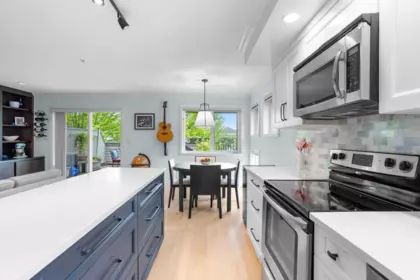 Kitchen Island Photo of 1121 St. Andrews Avenue, North Vancouver, BC