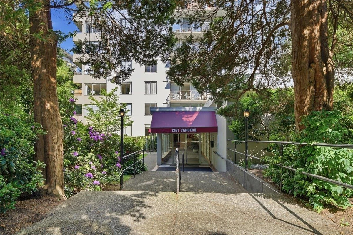 Family Room Photo of 802 1251 Cardero Street, Vancouver, BC