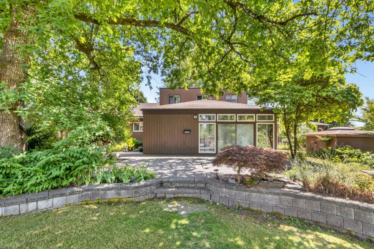 Living Room Photo of 14246 102 Avenue, Surrey, BC