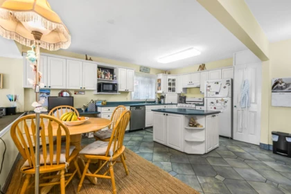 Basement Recreation Room Photo of 14246 102 Avenue, Surrey, BC
