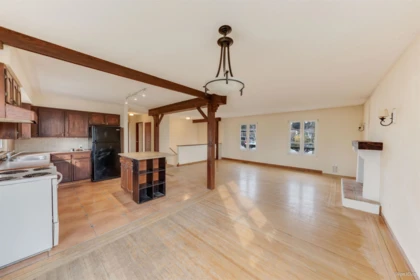 Basement Recreation Room Photo of 15894 Thrift Avenue, White Rock, BC