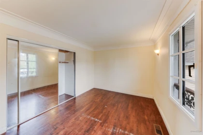 Entry Foyer Photo of 15894 Thrift Avenue, White Rock, BC