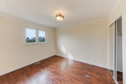 Hallway Photo of 15894 Thrift Avenue, White Rock, BC