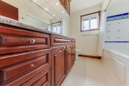 Staircase Photo of 15894 Thrift Avenue, White Rock, BC