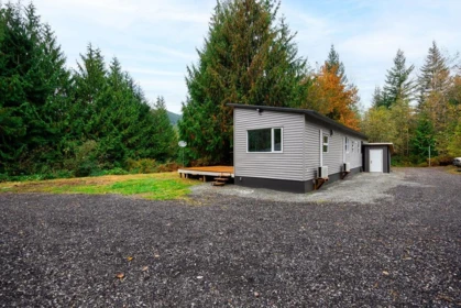 Mudroom Photo of 12930 Sabo Street, Mission, BC