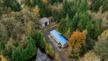 Swimming Pool Photo of 12930 Sabo Street, Mission, BC